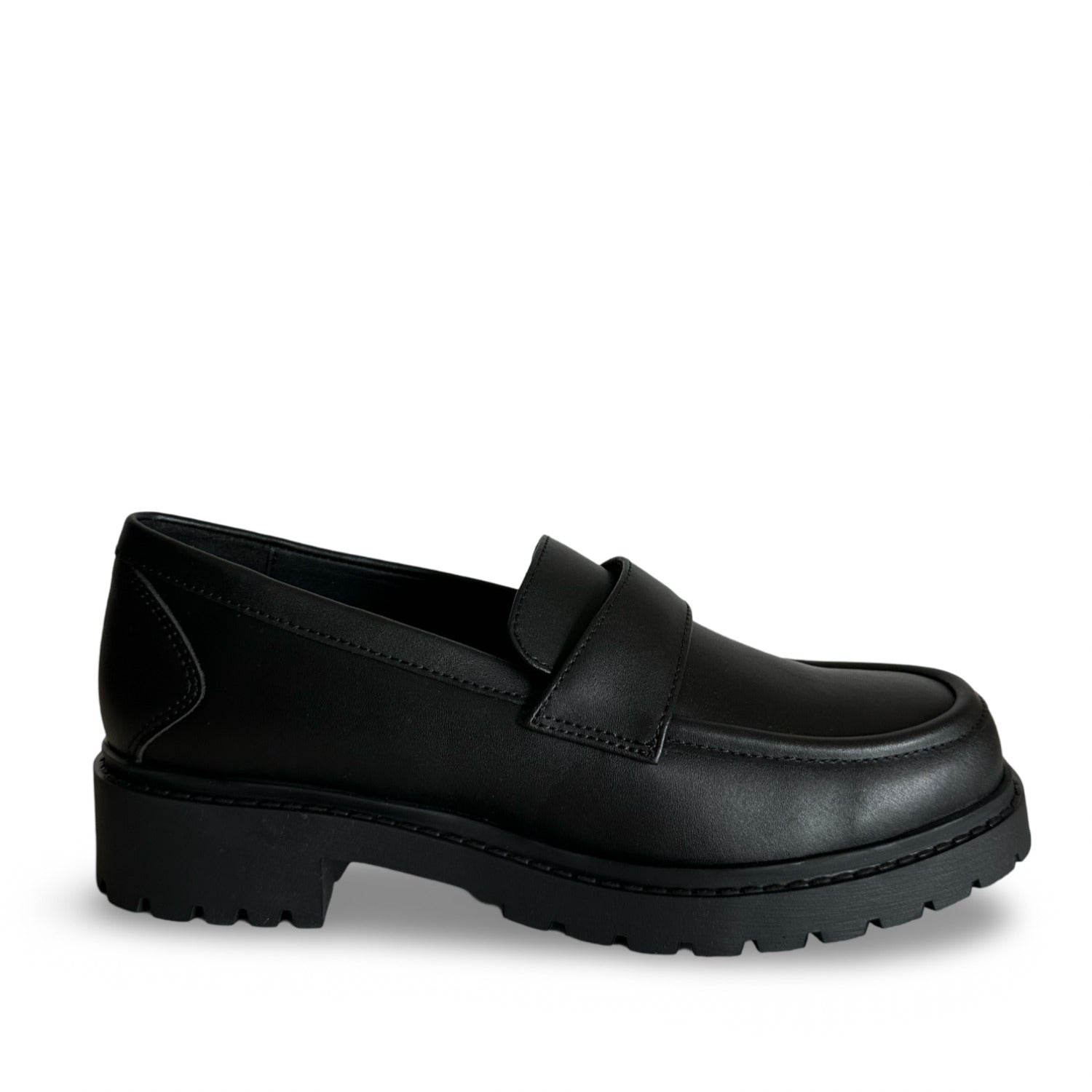 Black loafer shoe for women