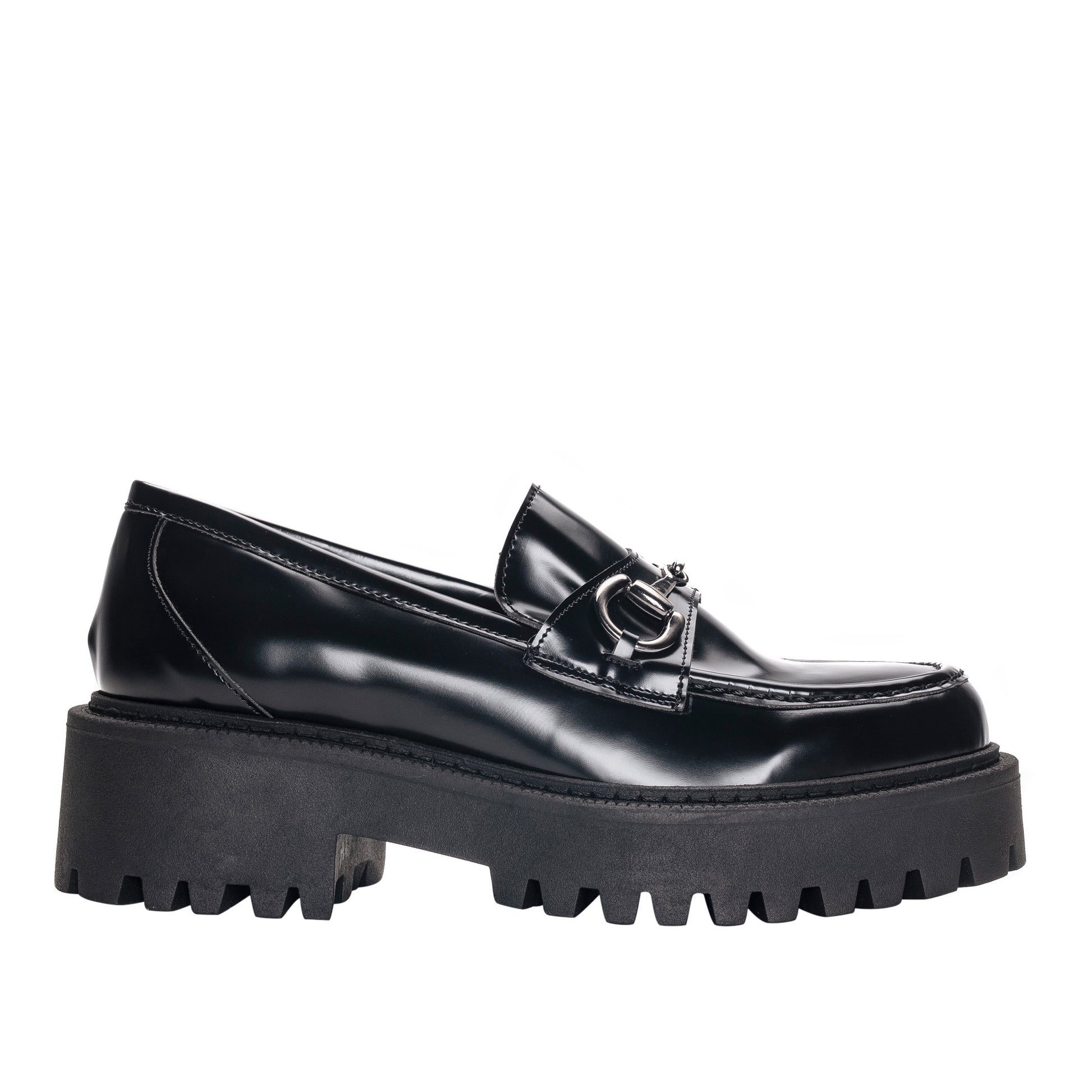 Women black loafers with ring accent on the saddle | NAE Vegan Shoes