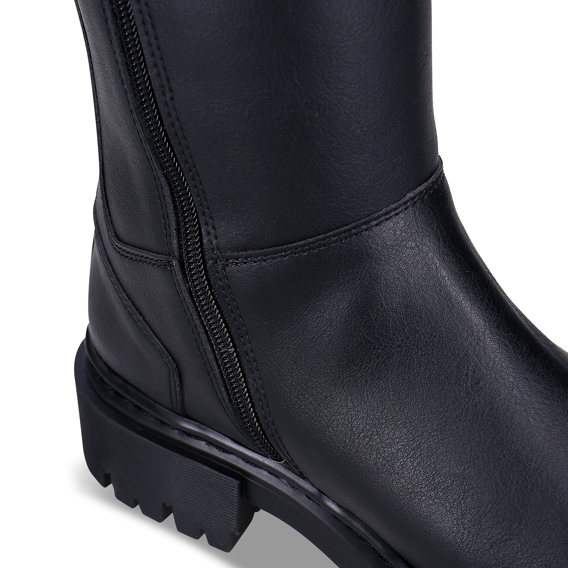 Close view vegan black boots zipper | NAE