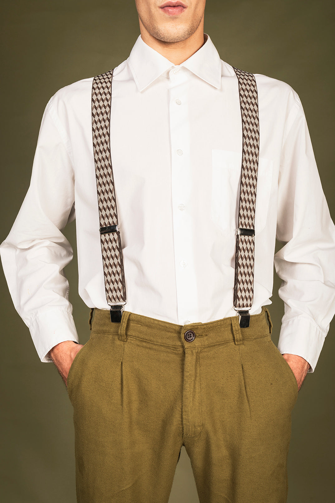 Vegan men suspenders wearing sustainable clothes | NAE Vegan Shoes