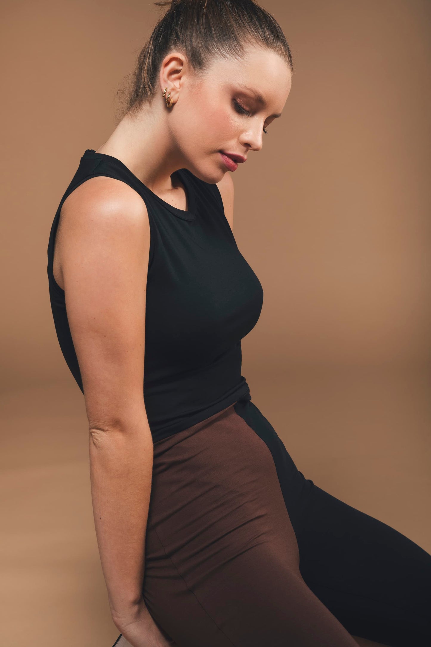 Colour-Block-Jumpsuit aus Bio-Baumwolle in Schwarz und Braun - Birdie