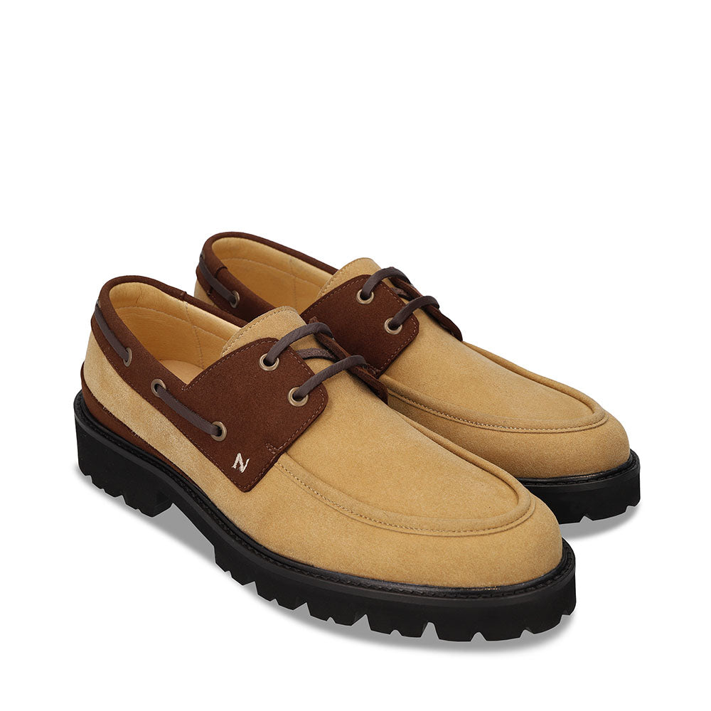 Zapatos náuticos de hombre veganos en Microsuede beige planos con suela estriada | Tienda NAE