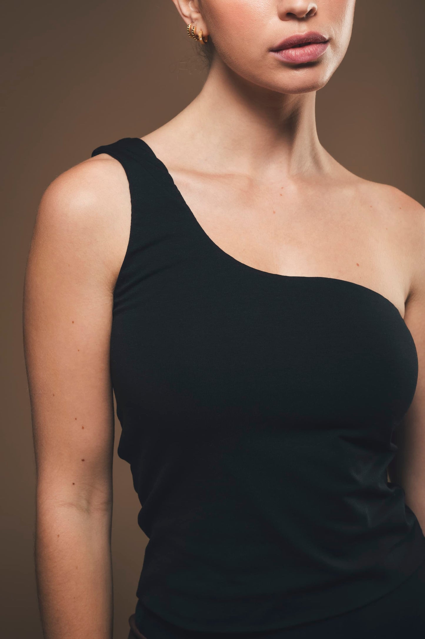 One-Shoulder-Top aus Bio-Baumwolle in Schwarz - Elodie
