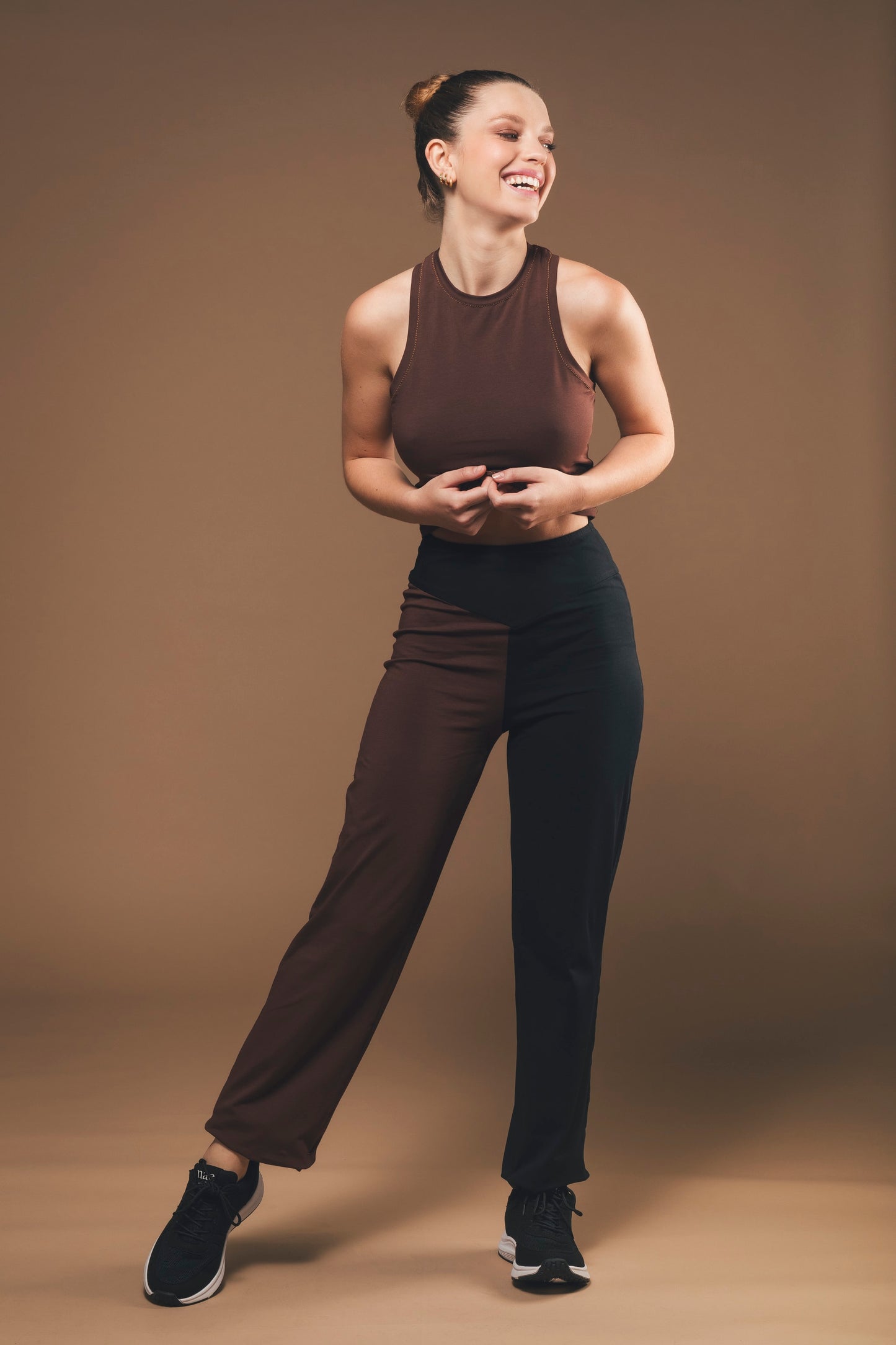 Racerback-Tanktop aus Bio-Baumwolle in Chocolate Brown - Evelina