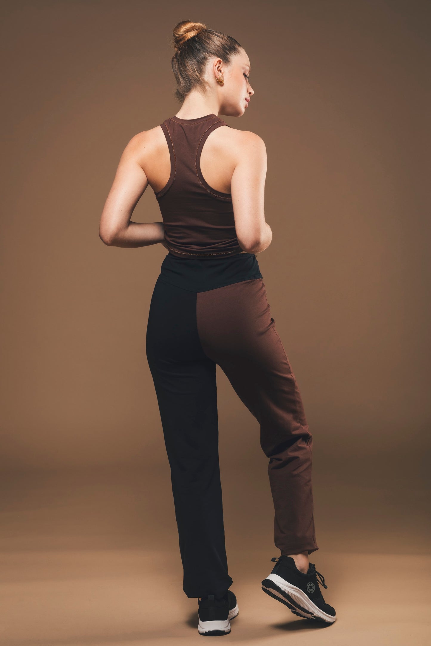 Racerback-Tanktop aus Bio-Baumwolle in Chocolate Brown - Evelina