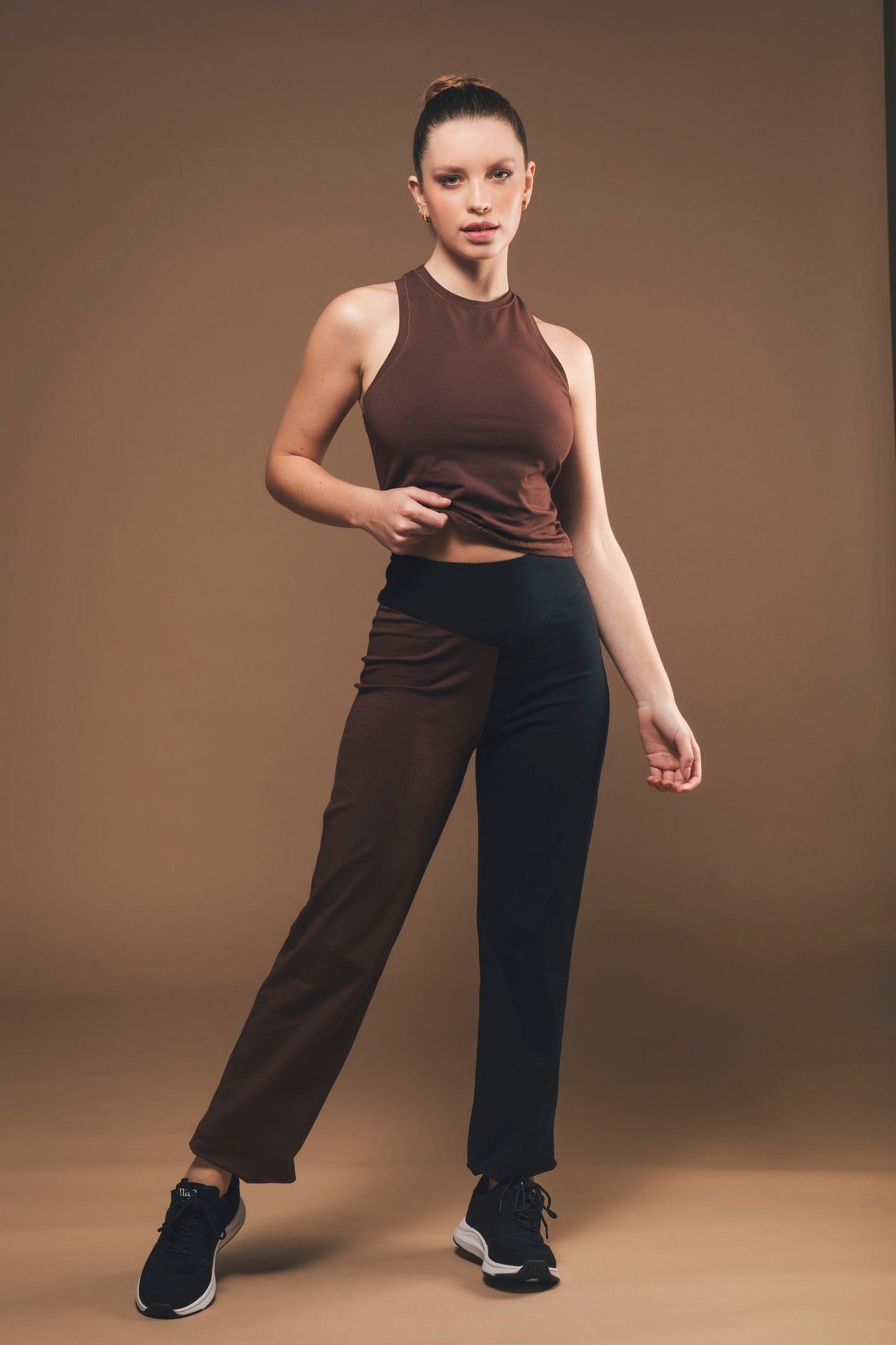 Racerback-Tanktop aus Bio-Baumwolle in Chocolate Brown - Evelina