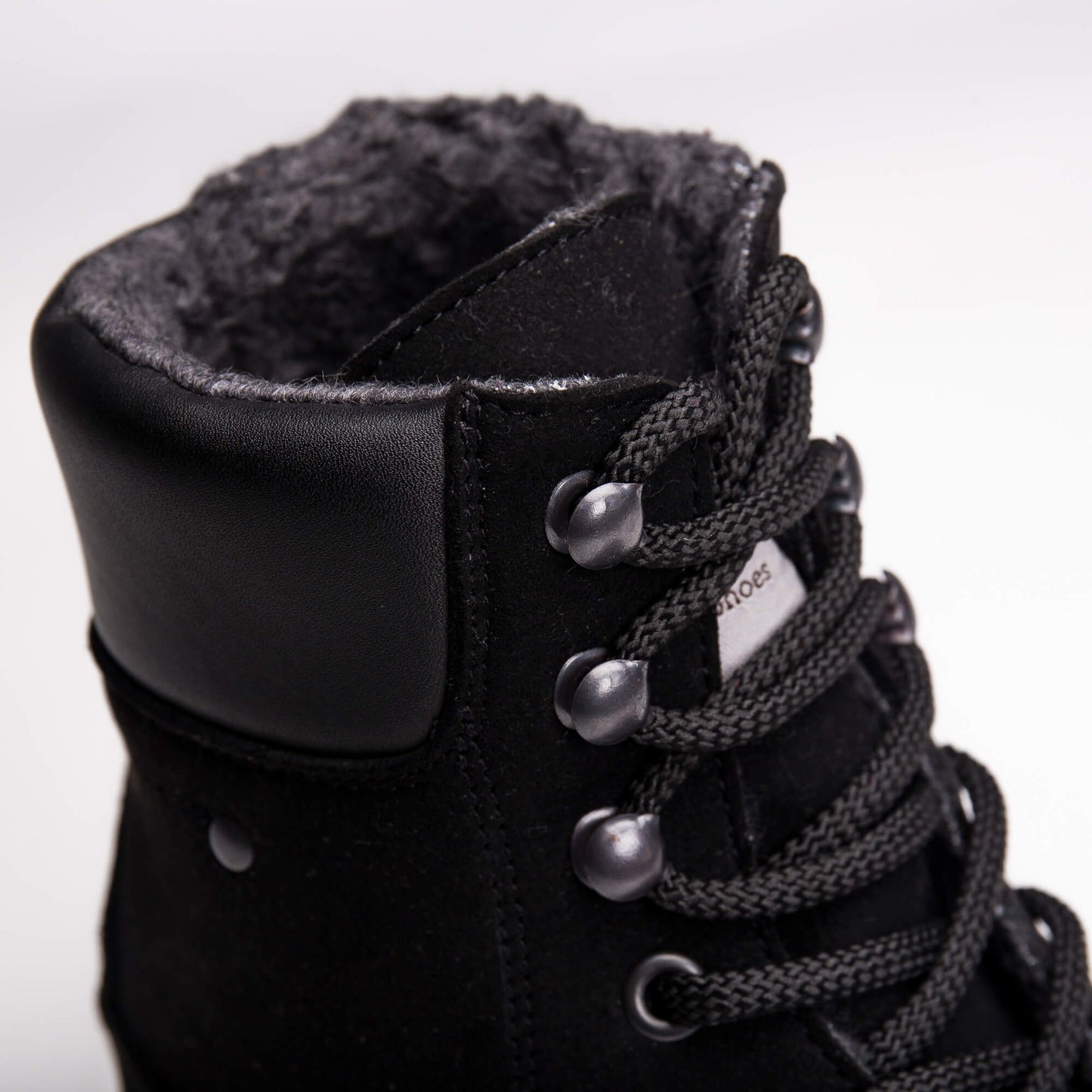 collar padded and warm lining of vegan ankle boots from NAE Vegan Shoes