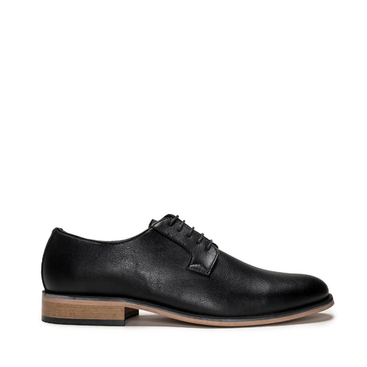 Jake Black vegan derby shoes – three-quarter view | NAE