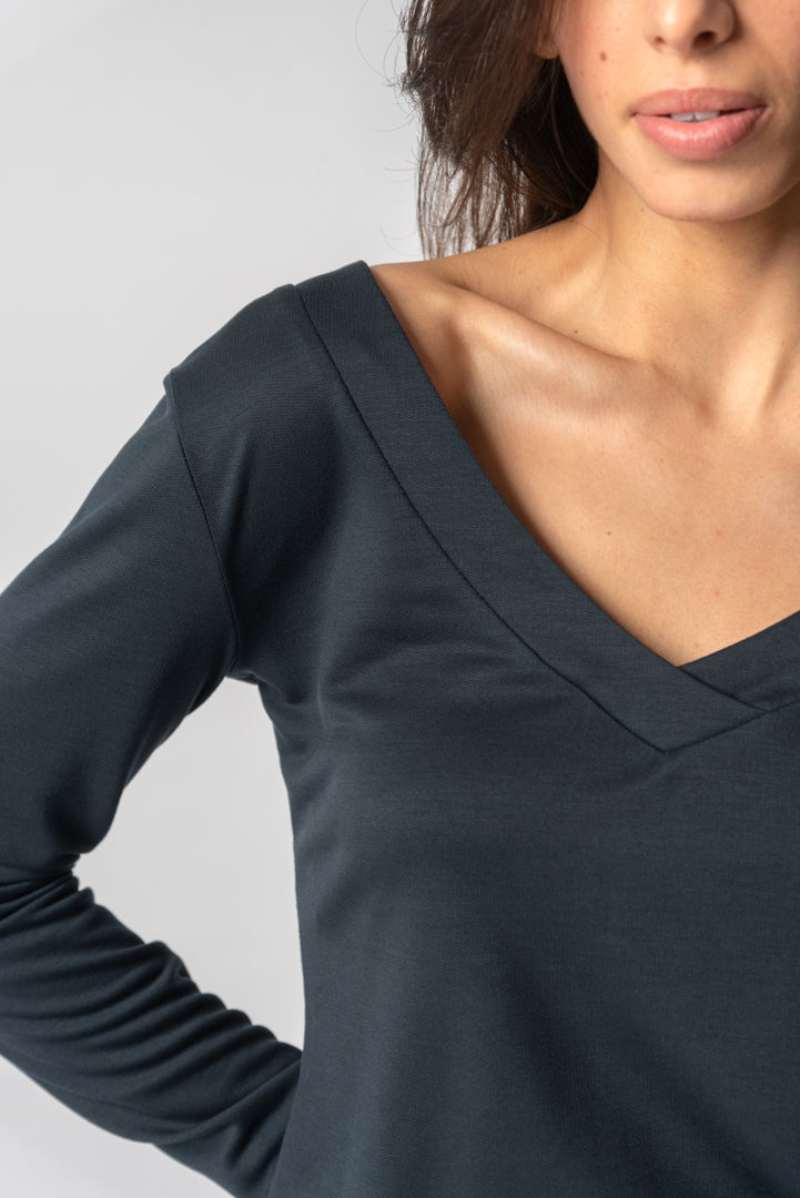 Sweatshirt em TENCEL™ Lyocell Azul com Decote em V - Lenora
