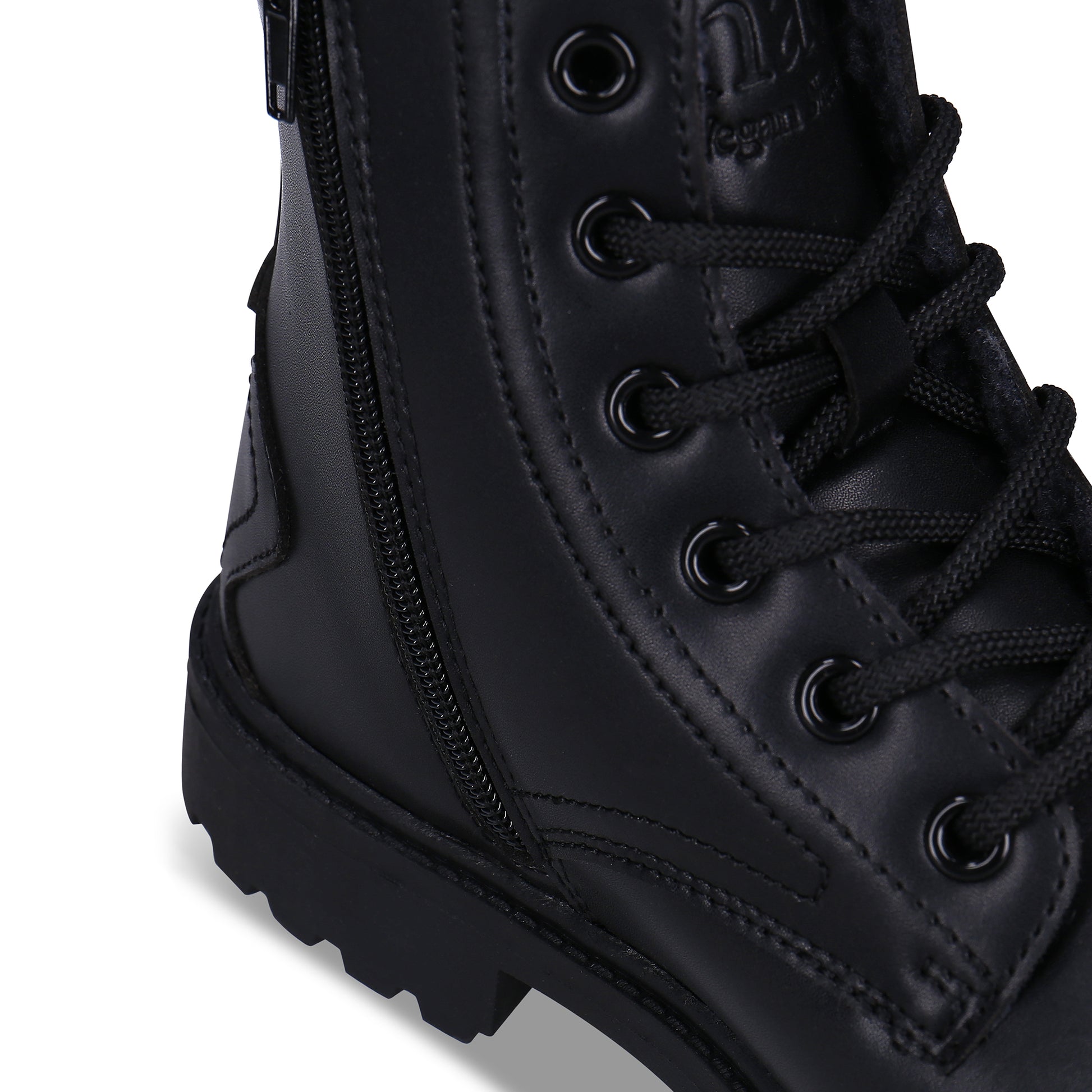 close view of vegan boots with logo engraved on the tongue and zipper | NAE