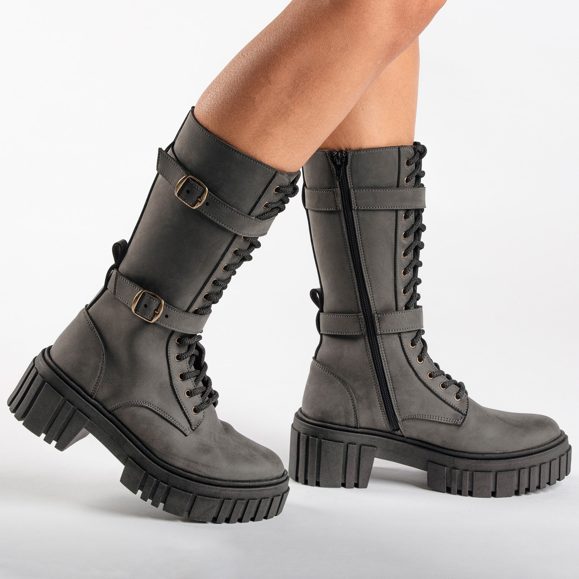 Bota vegana estilo motero rock biker medio alta transpirable hebillas chunky | NAE