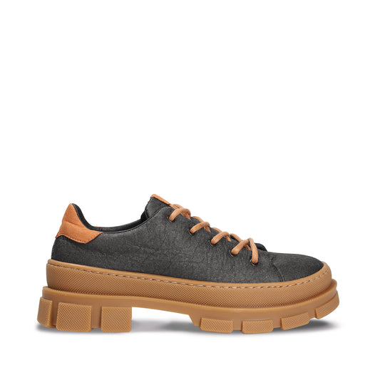 Vegan sport shoes smart with laces and chunky rubber sole made of organic fabric | NAE